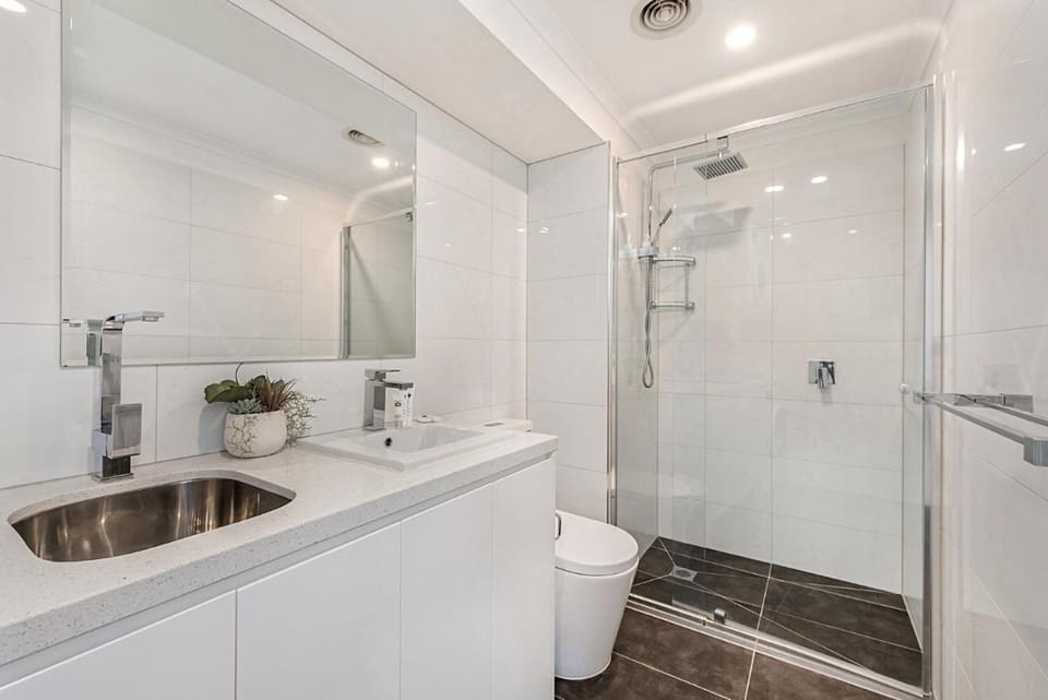 Stylish Arts Precinct Unit with Fabulous Views Apartment in Southbank