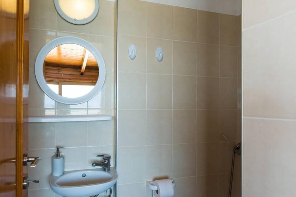 Effie Beach Front Apartment with Pool Apartment in Crete