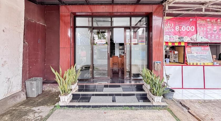 RedDoorz near Alun Alun Subang 2 Hotel in West Java