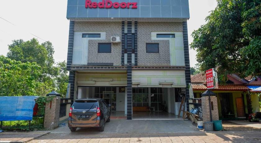 RedDoorz Syariah near Alun Alun Kajen Hotel in Indonesia