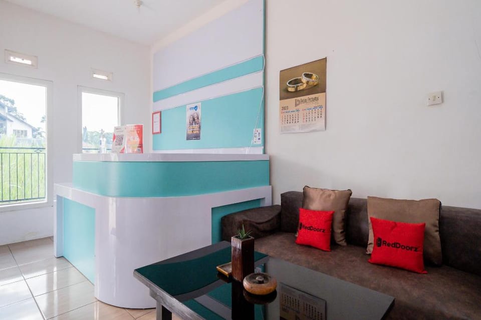 RedDoorz @ Omahku Guest House Batu Hotel in Batu