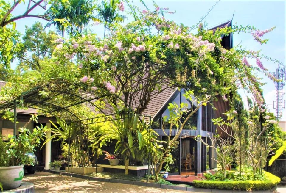 OBC Villa Bed and Breakfast in Bandung