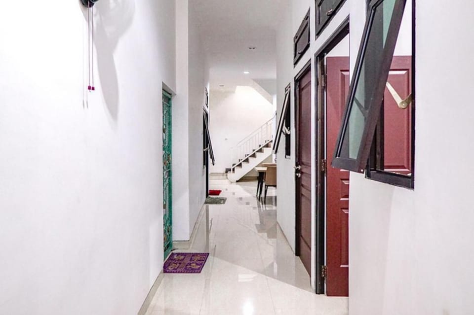 KoolKost Syariah @ Dukuh Kupang Hotel in Surabaya