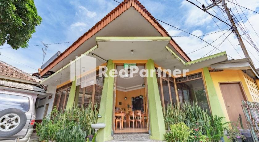 Nafisa Homestay Syariah Near Jatim Park 3 Batu Mitra RedDoorz Hotel in Batu