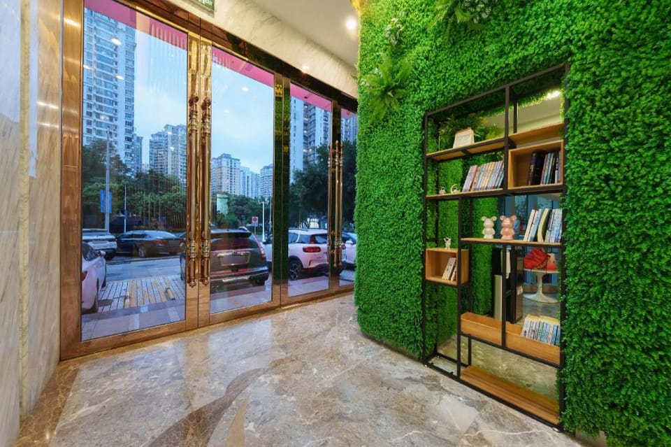 GreenTree Alliance Hotel Shenzhen Futian District Xiangmi Lake Xiangmei Mountain Metro Station Hotel in Hong Kong