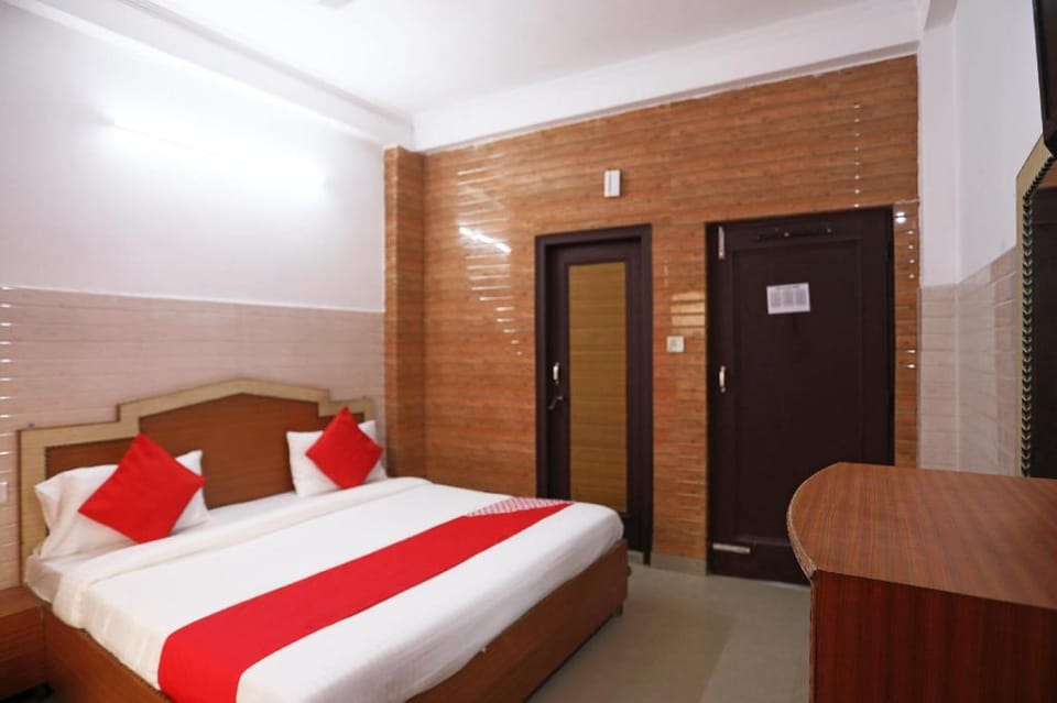 Trimrooms @ Katra Railway Station Hotel in Punjab