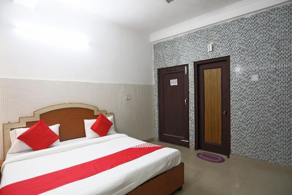 Trimrooms @ Katra Railway Station Hotel in Punjab