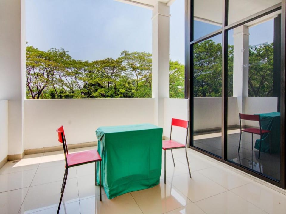 OYO Life 89990 Kost Waterfront 75 Sub Hotel in Surabaya