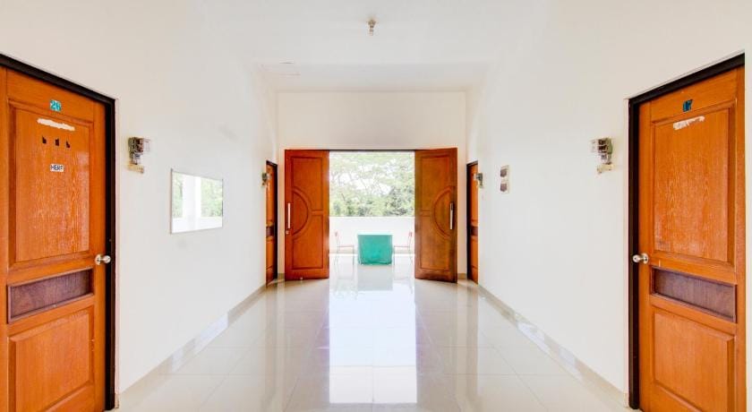 OYO Life 89990 Kost Waterfront 75 Sub Hotel in Surabaya