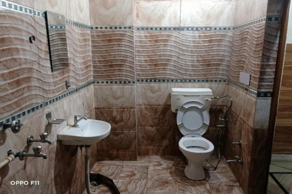 SPOT ON Hotel Abhinandan Hotel in Uttarakhand