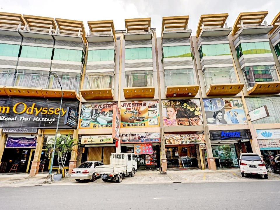 OYO 90350 Hotel Five Star 2 Hotel in Riau Islands, Indonesia