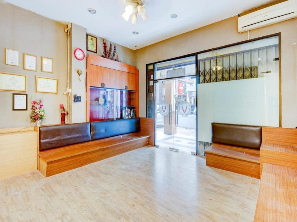OYO 90351 Hotel Five Star 1 Hotel in Riau Islands, Indonesia