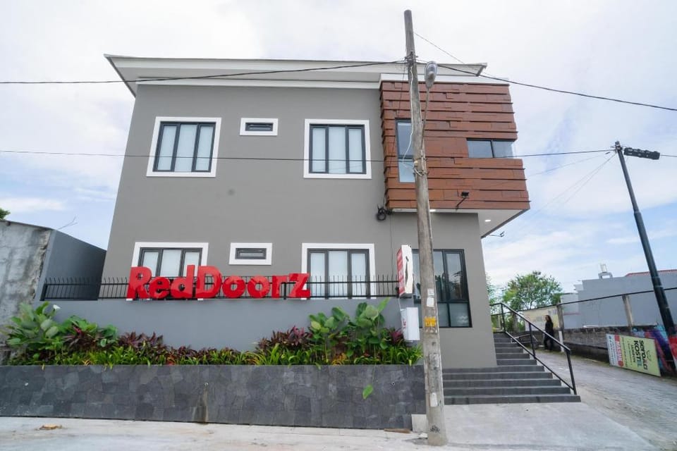RedDoorz near Sindu Kusuma Edupark 3 Hotel in Special Region of Yogyakarta