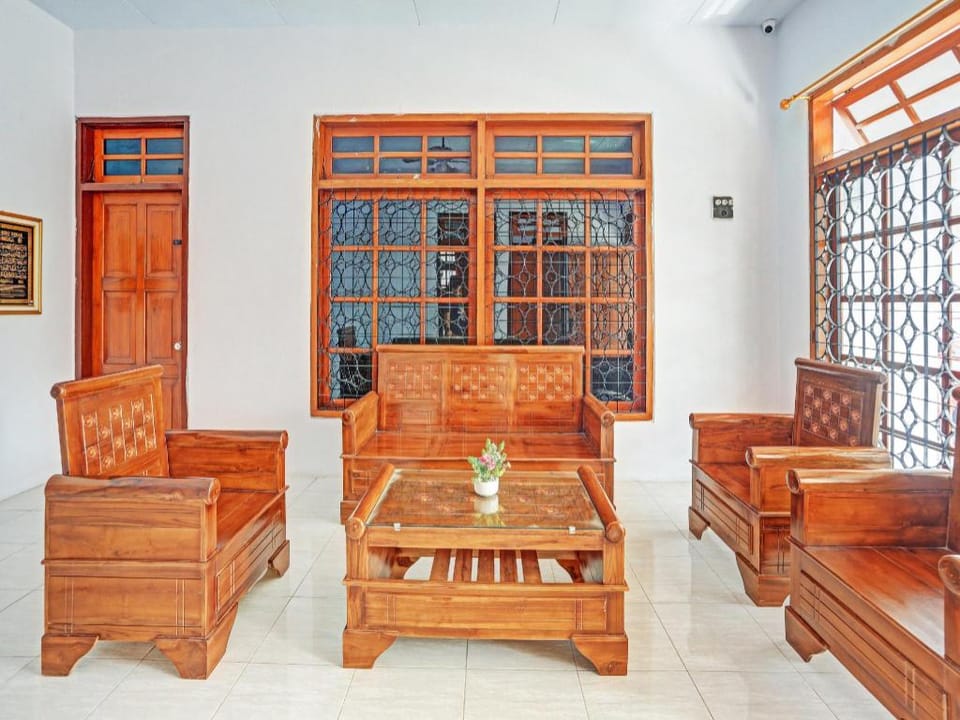 OYO 90344 Wijayanti Hotel in East Java