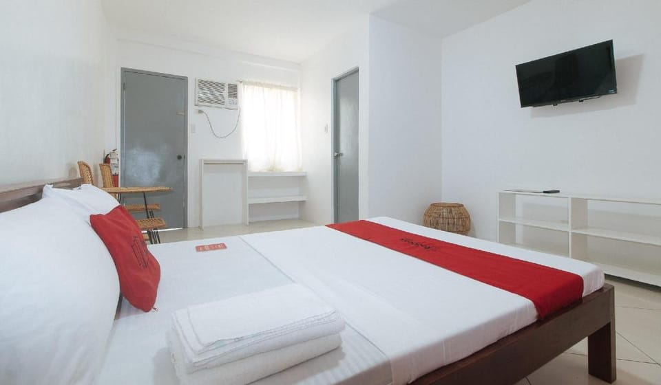 RedDoorz @ Fat J Apartelle Mactan Hotel in Lapu-Lapu City