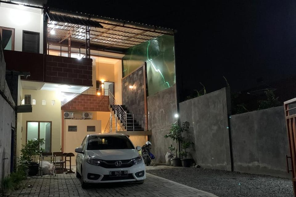 RedDoorz Syariah near Kawasan Simpang Lima Pati Hotel in East Java