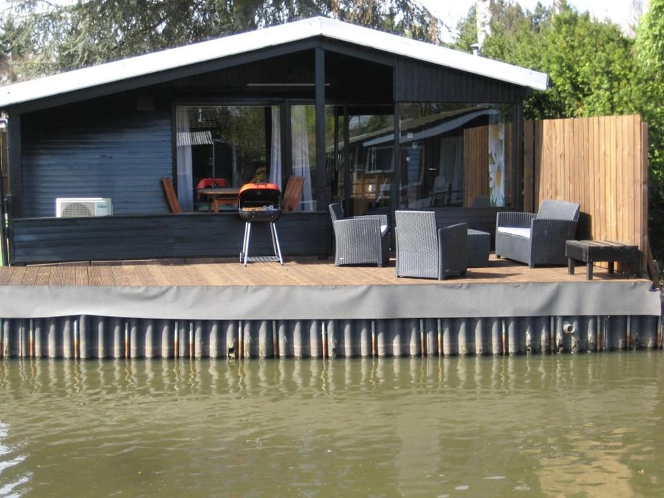 Modern waterfront chalet Vacation rental in Flanders