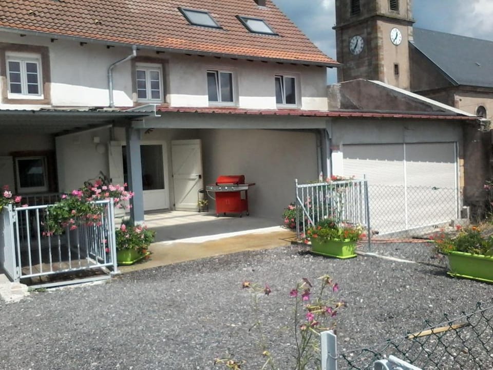 Cosy holiday home by the lake in Saint-Louis Vacation rental in Grand Est