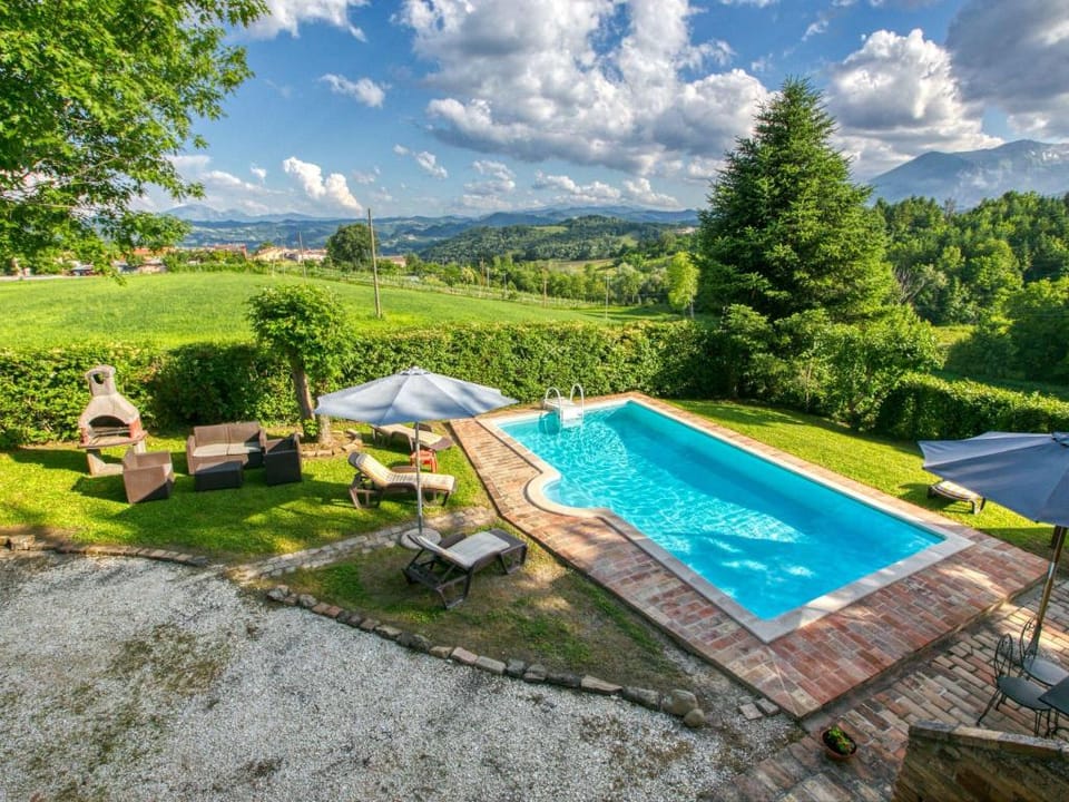 Pet-Friendly Villa with Garden Villa in Marche