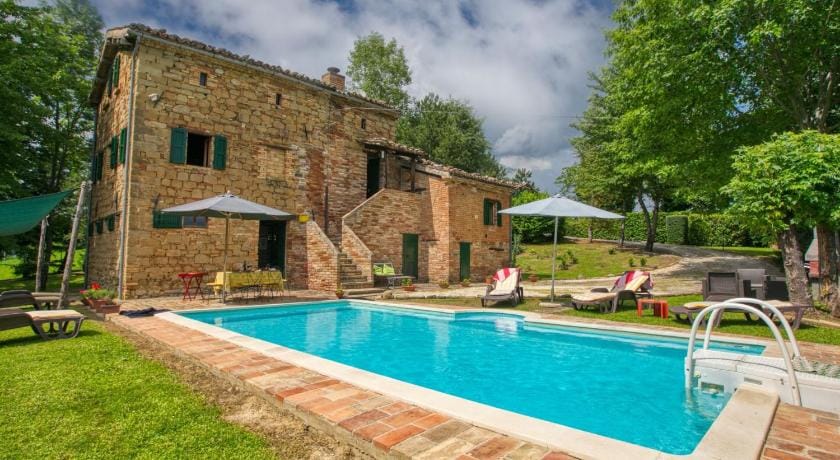 Pet-Friendly Villa with Garden Villa in Marche