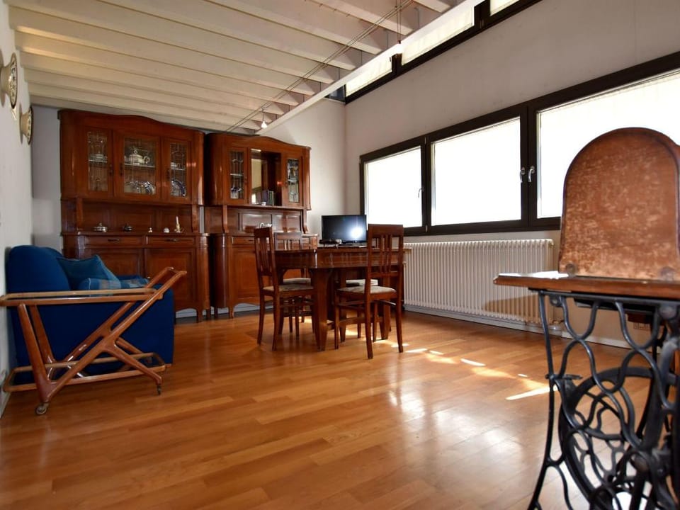 Apartment in Lovere with Lake Views Apartment in Lovere