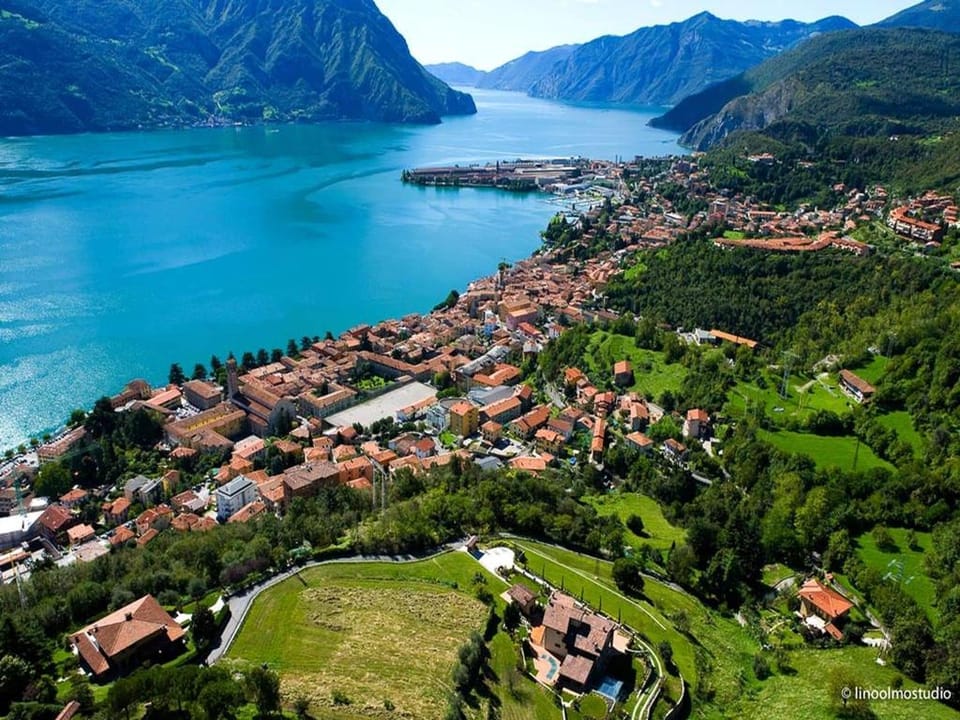 Apartment in Lovere with Lake Views Apartment in Lovere