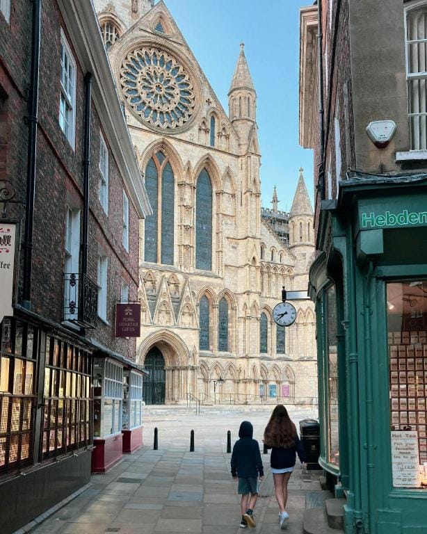 Heart of the City - FREE PARKING Apartment in York