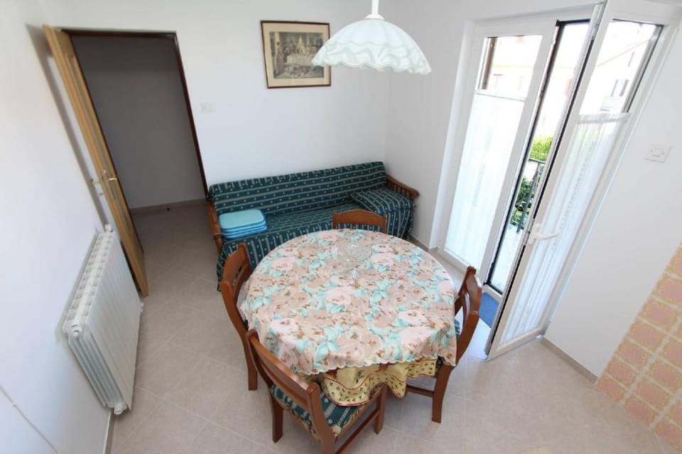 Milka Two-bedroom Apartment with Balcony 1 Apartment in Cademia ulica