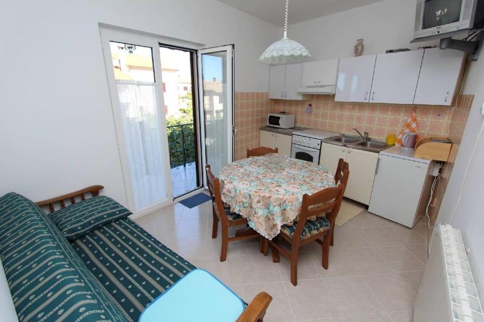 Milka Two-bedroom Apartment with Balcony 1 Apartment in Cademia ulica