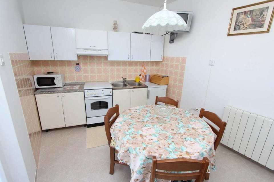 Milka Two-bedroom Apartment with Balcony 1 Apartment in Cademia ulica