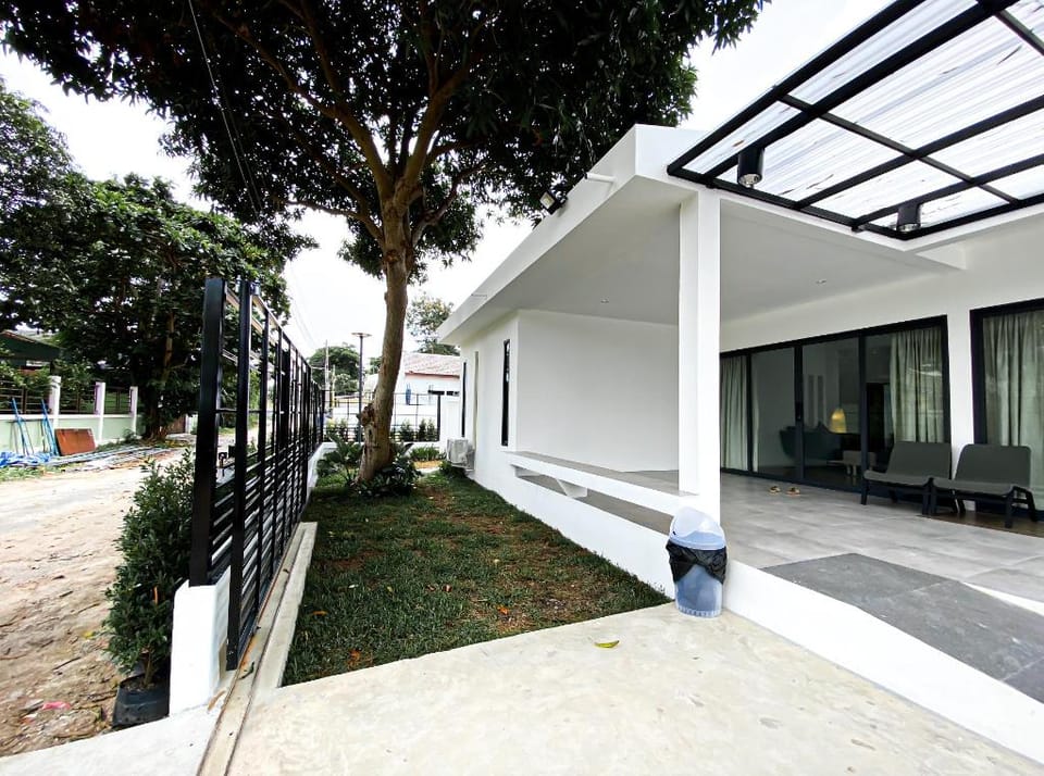 Pool villa beach Rayong  Chom Dao   Villa in Rayong, Mueang Rayong District, Rayong, Thailand