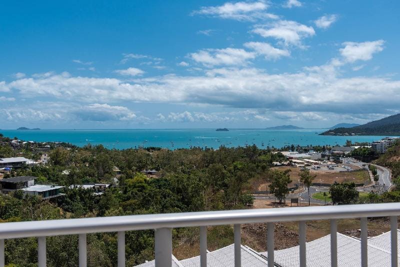 Coral View at Azure Sea - Airlie Beach 3 bedroom Apartment in Airlie Beach