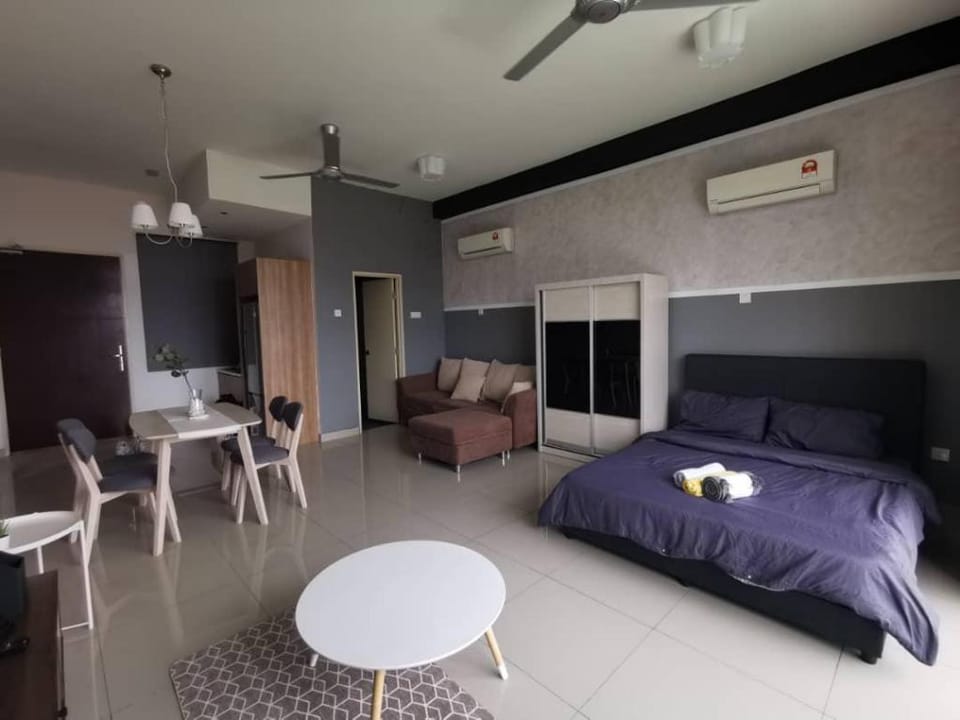 11-JY SWEET HOMESTAY@PALAZIO STUDIO LAKE VIEW WIFI Apartment in Johor Bahru