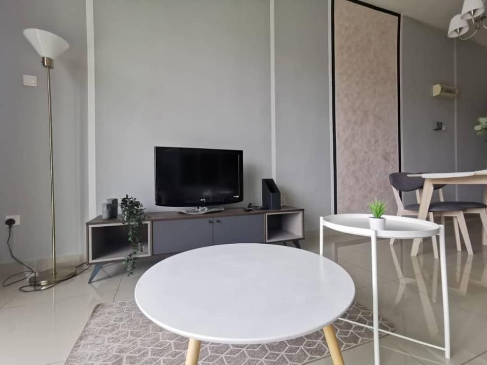 11-JY SWEET HOMESTAY@PALAZIO STUDIO LAKE VIEW WIFI Apartment in Johor Bahru