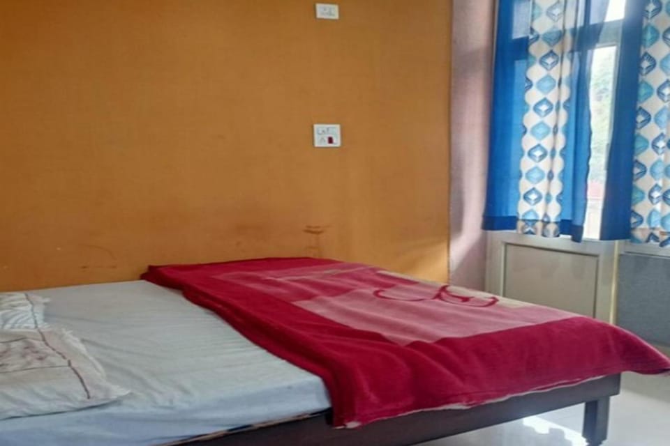 Yellowoaks Guest House Bed and Breakfast in Punjab, India