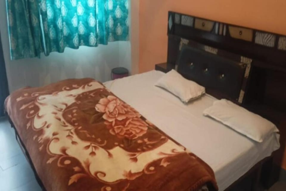 Yellowoaks Guest House Bed and Breakfast in Punjab, India