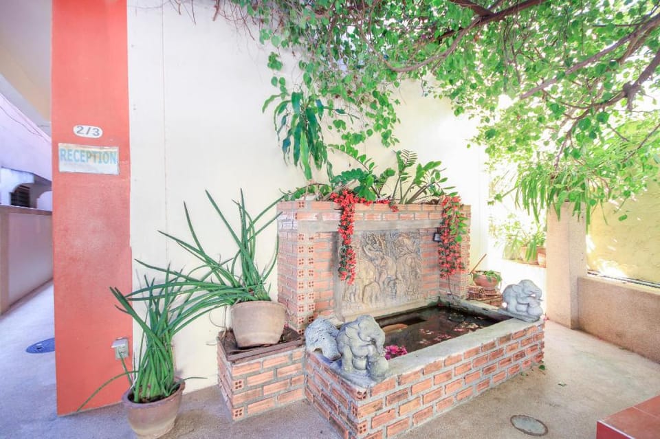 OYO 75344 Ban Elephant Blanc Apartment (Vaccinated Staff) Hotel in Rawai
