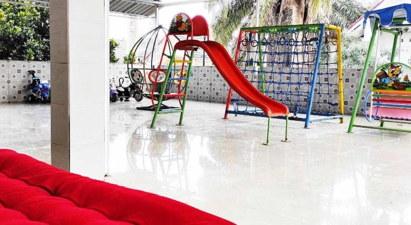 Pertiwi Homestay Near Museum Angkut Batu Mitra RedDoorz Hotel in Batu