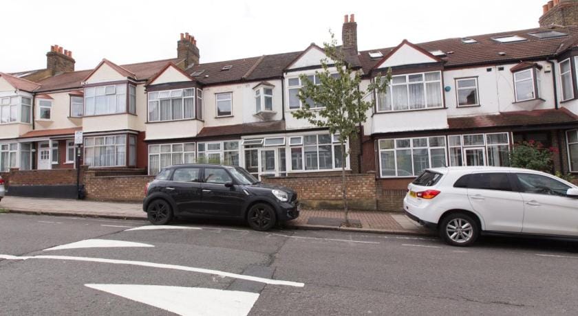 Tooting Bec Rooms by PrimeCityHosts Vacation rental in London