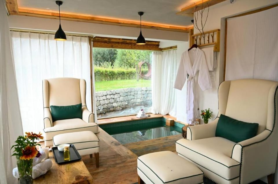 Stone Hedge Hotel ladakh Hotel in India