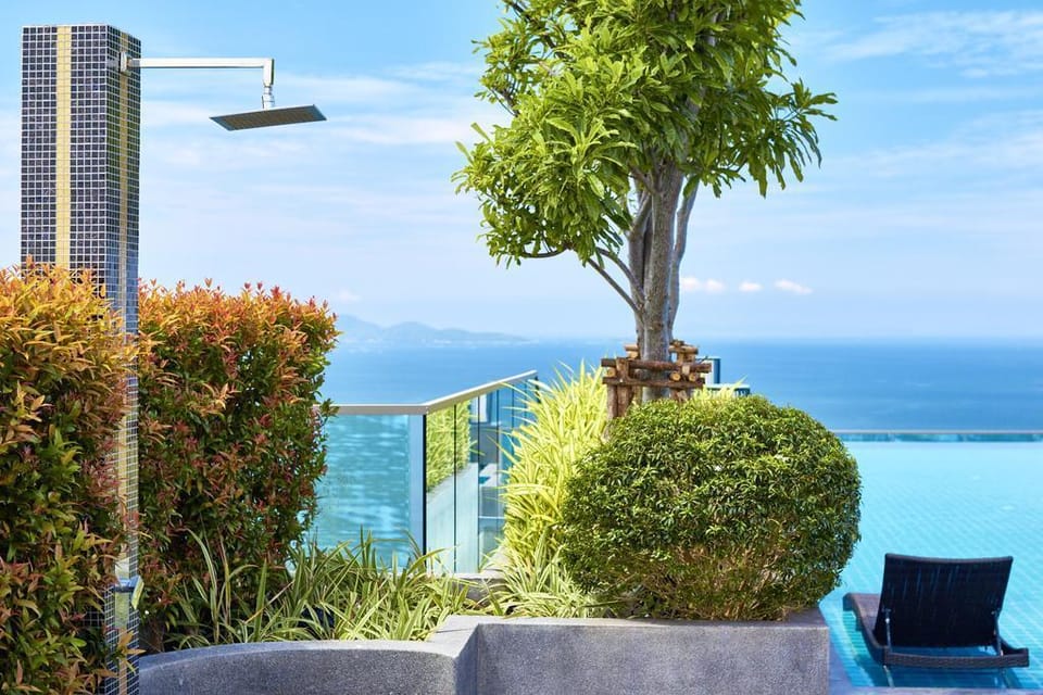 Wongamat  Luxury high floor Sanctuary & seaview Apartment in Pattaya City