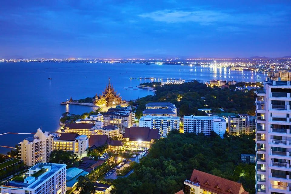Wongamat  Luxury high floor Sanctuary & seaview Apartment in Pattaya City