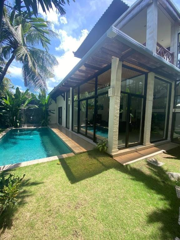 Saga Villas Legacy - Chic & Spacious Two Bedroom in excellent location Villa in Kuta