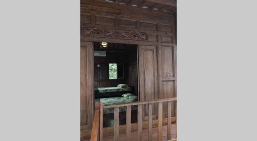 Rumah Kayu Joglo Yudhistira tepi sungai, 2BR Vacation rental in Special Region of Yogyakarta