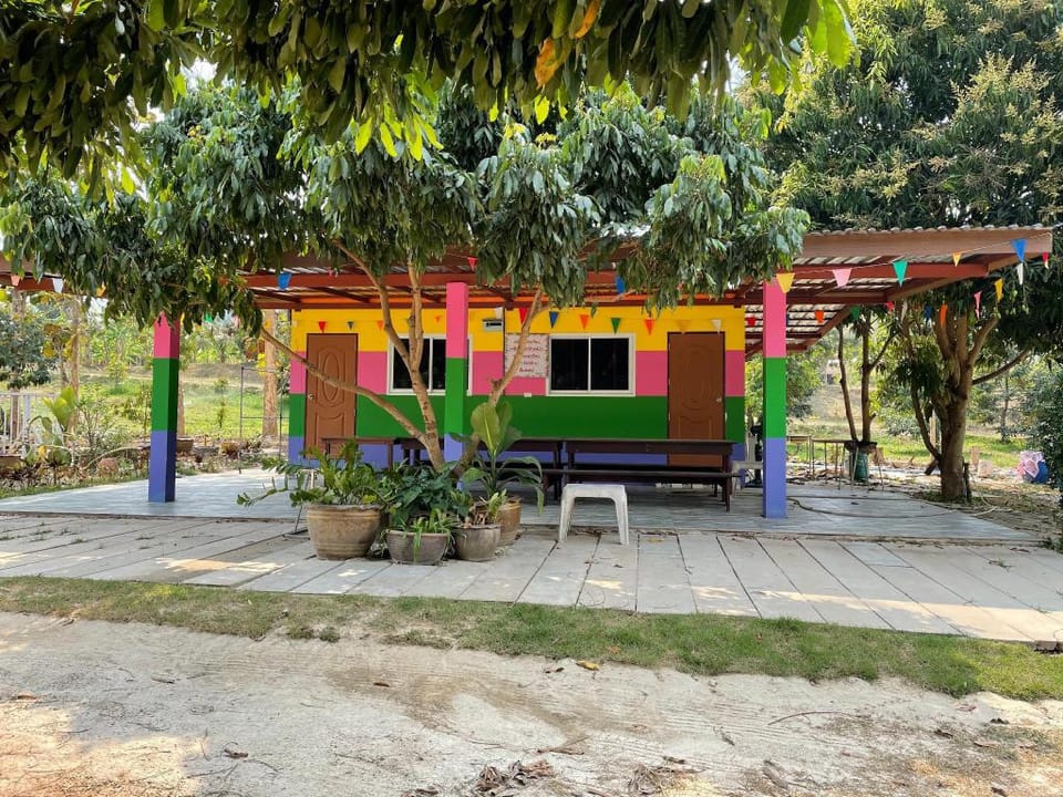 P12  มะนาวหวานโฮมสเตย์ สำหรับพัก 12 คน Vacation rental in Thailand