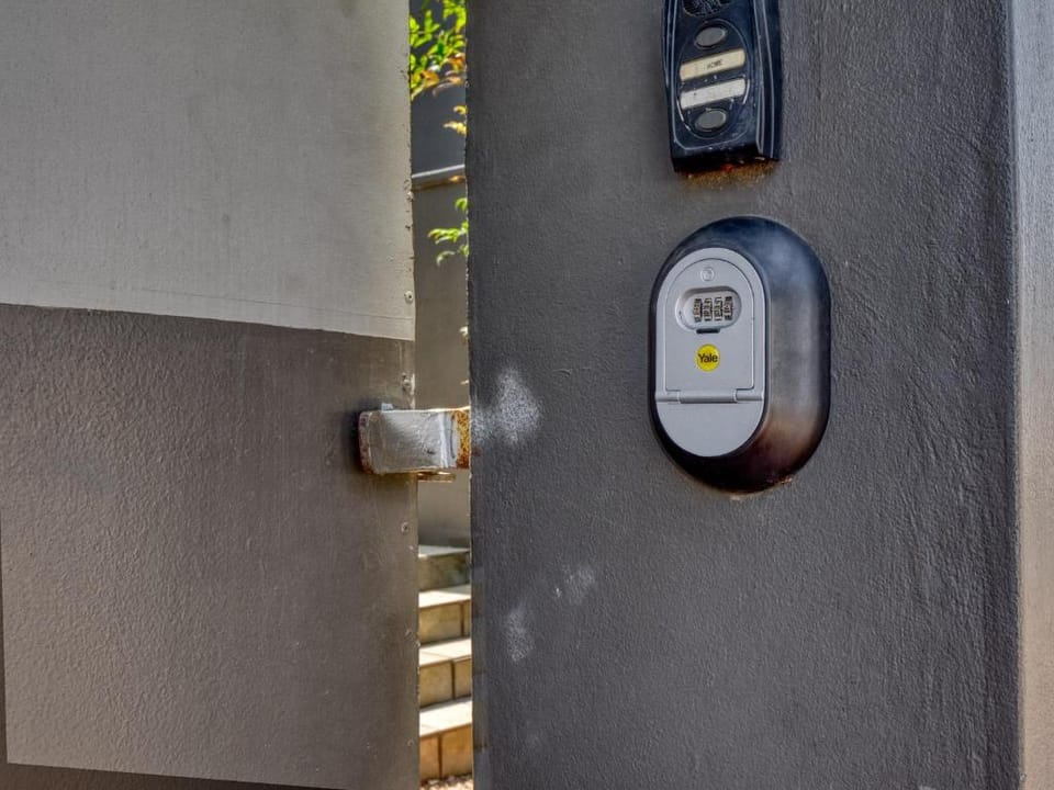 Private Studio flatlet, netflix, wifi, aircon Apartment in Durban