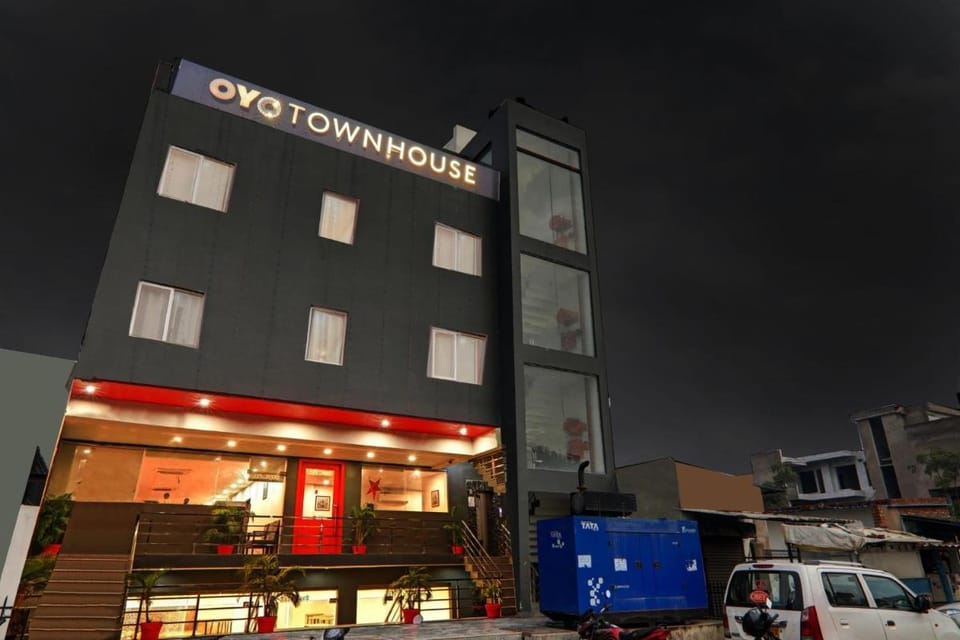 Townhouse The Shubham Hotel in Lucknow