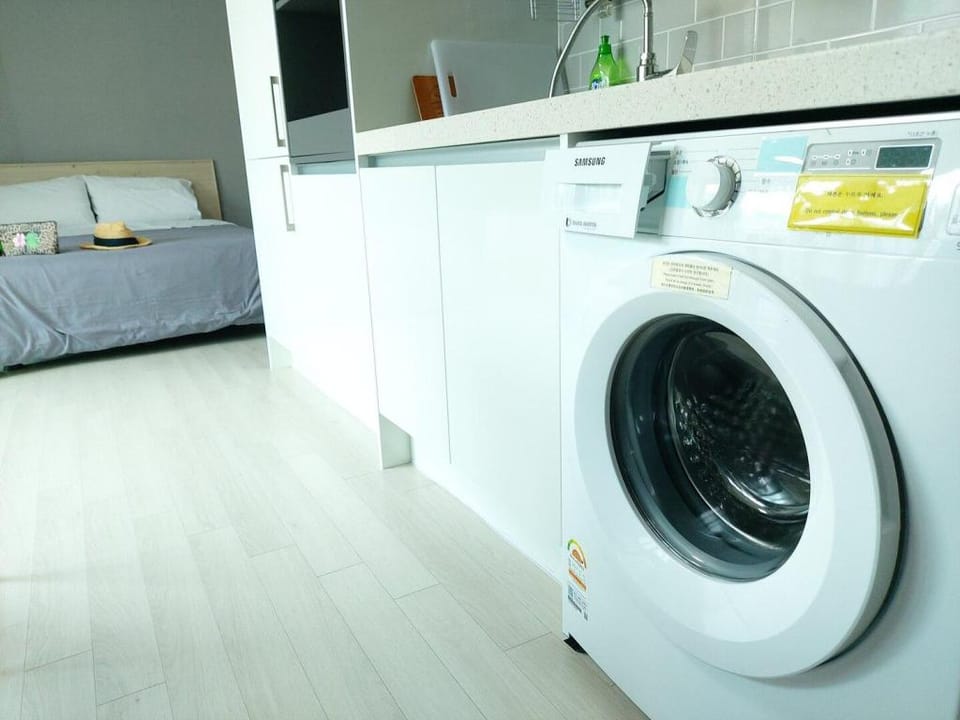 Arapalace#805 Near Airport, City/Ocean View, 10 Minutes to Dongmun Market, Cooking/Laundry Apartment in South Korea