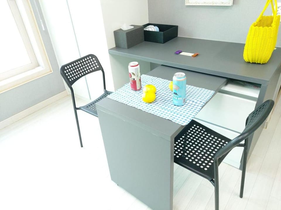 Arapalace704호-공항인근,바다-시내뷰, 동문시장 도보10분, 취사-세탁가능 Apartment in South Korea