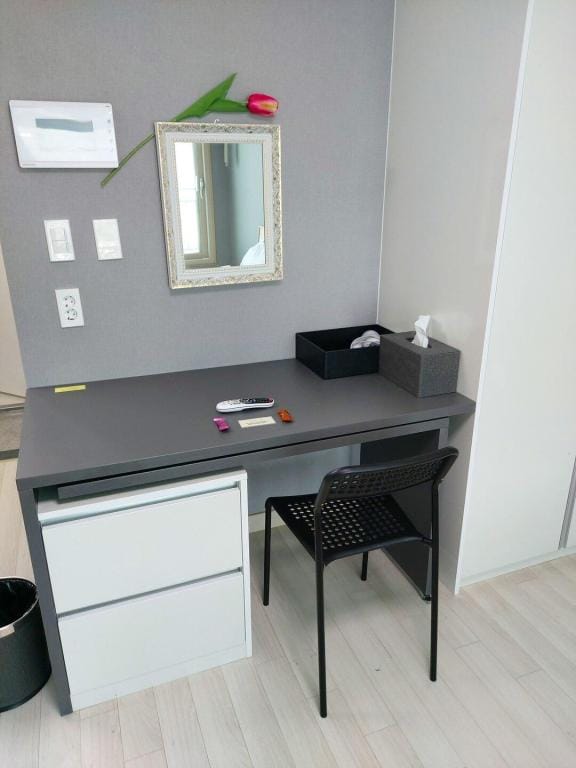 Arapalace704호-공항인근,바다-시내뷰, 동문시장 도보10분, 취사-세탁가능 Apartment in South Korea